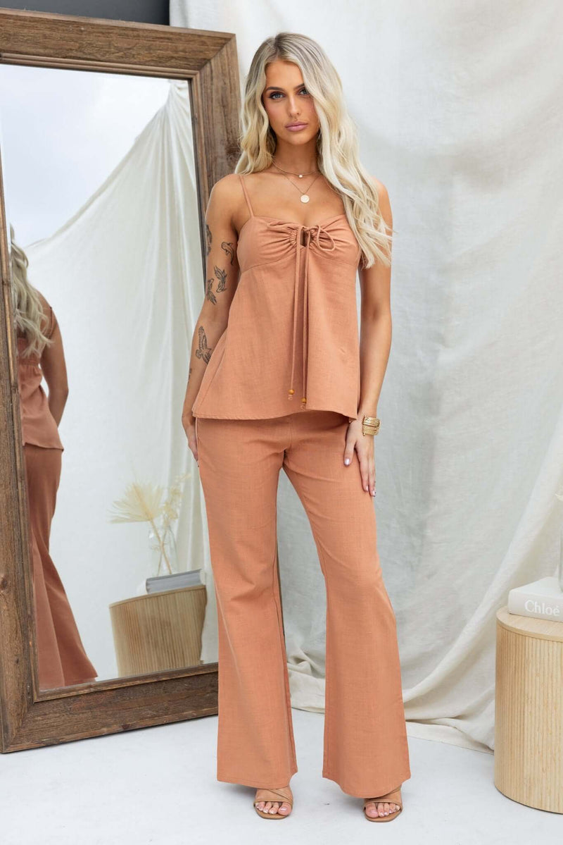 Model wearing Stelline Pants paired with a matching top in a warm, earthy tone. Perfect for a stylish, relaxed look.
