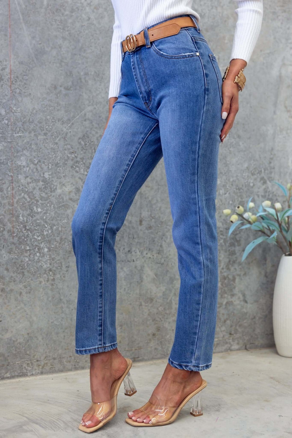 Selma Jeans in mid-high waist, straight leg fit, styled with a belt and clear heel sandals, perfect for casual outings.