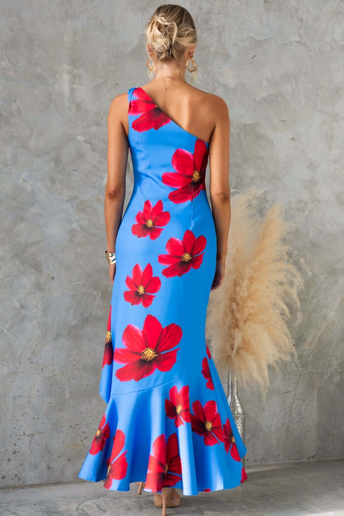 Qonway Maxi Dress featuring a vibrant blue design with large red floral patterns, one-shoulder neckline and flared hem.