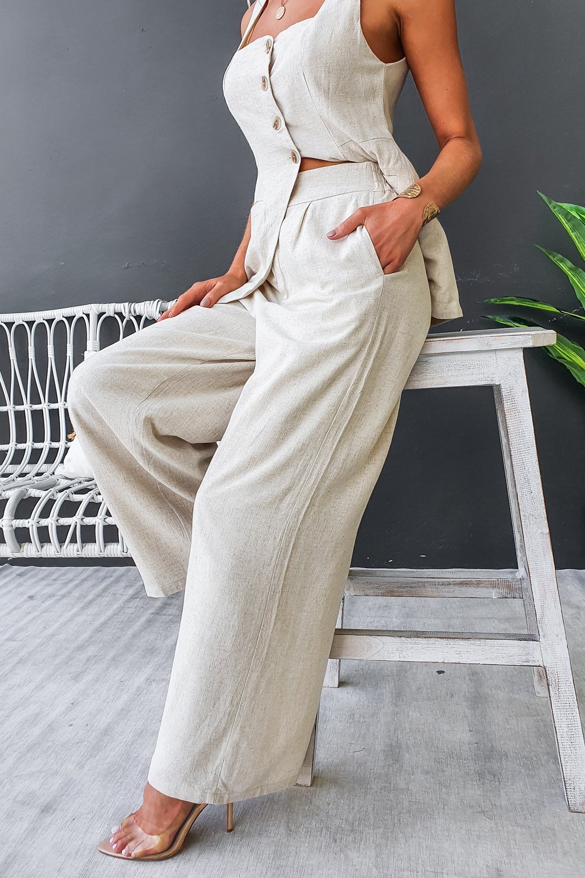 Bexley Pants in soft linen blend, featuring mid-high waist, pockets, and relaxed fit. Perfect for casual summer outings.