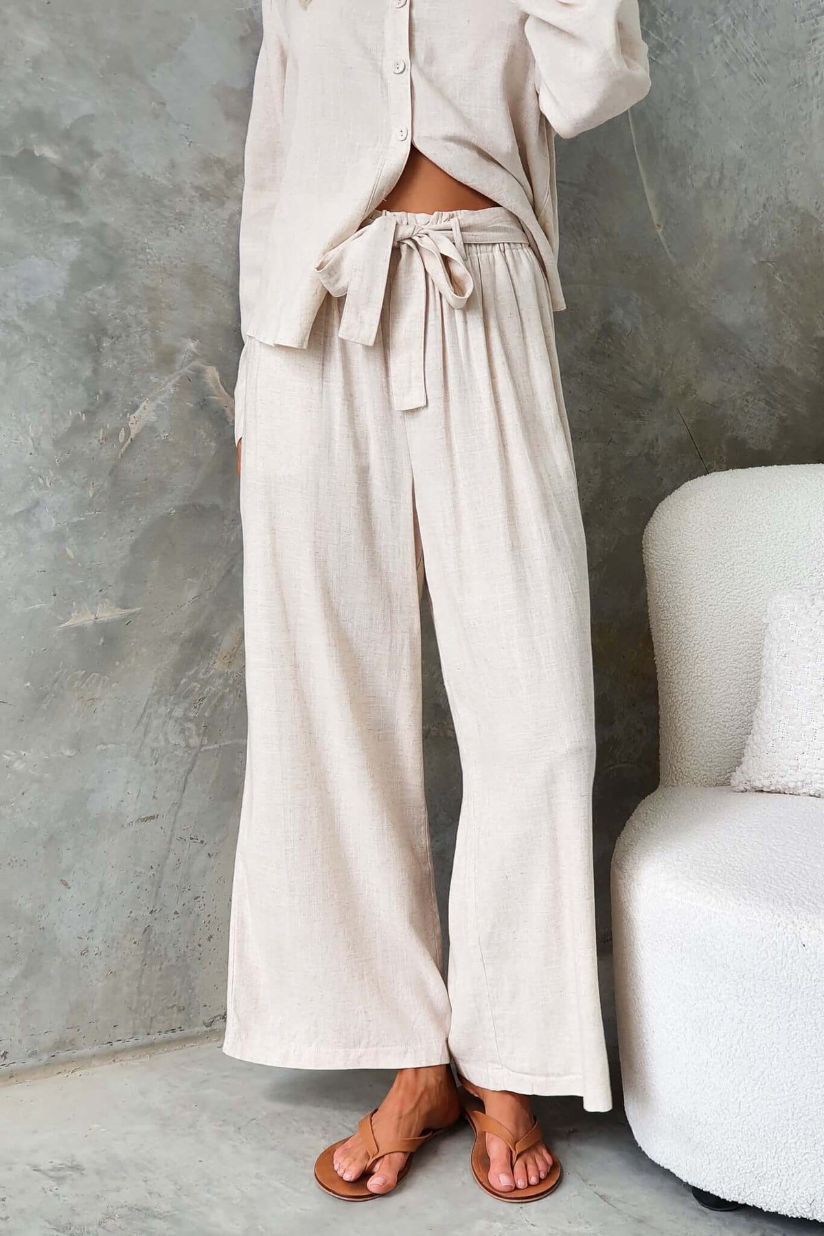 Umali Pants in linen look with mid-high waist, elastic waistband, and removable tie, perfect for summer styling.