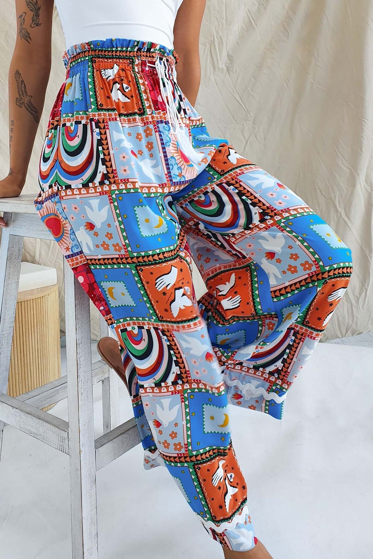 Colorful Maito Pants featuring a mid-high waist, elastic waistband, and pockets, perfect for casual wear.