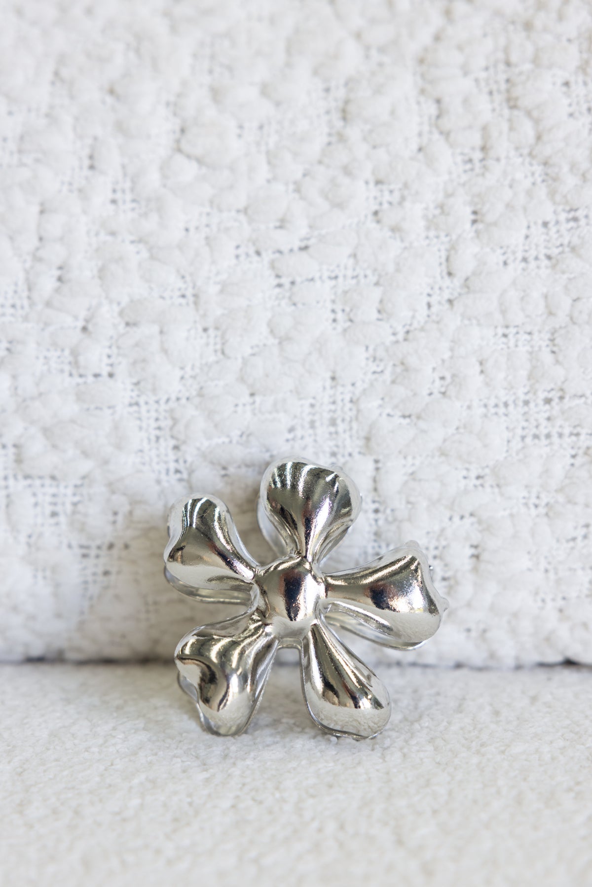 Daisy Claw Clip