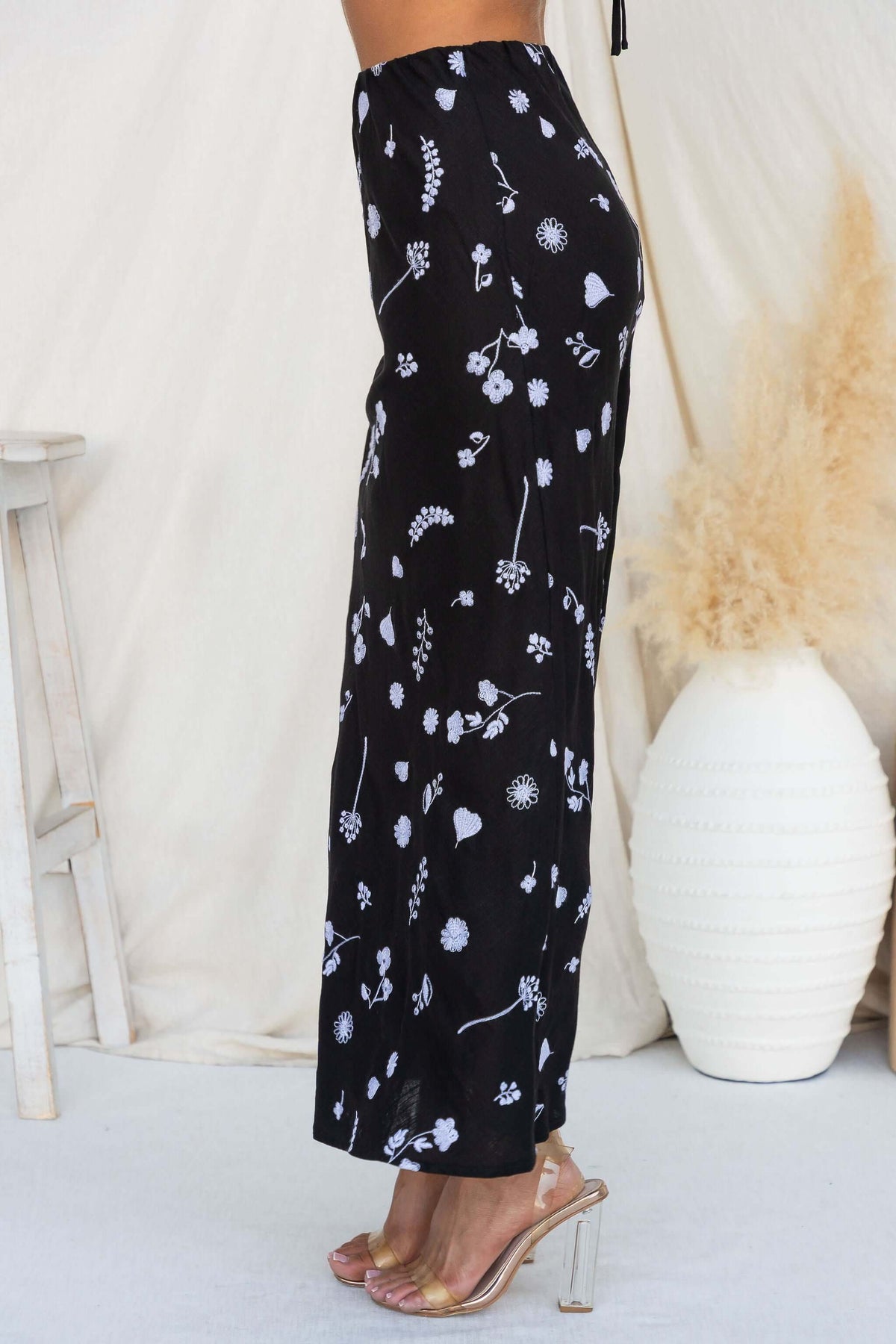 Lune Maxi Skirt side view featuring floral patterns and a mid-high waist fit with an elastic waistband.