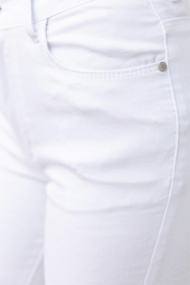 Close-up of Vaca Jeans featuring mid waist design and stretchable white denim fabric.
