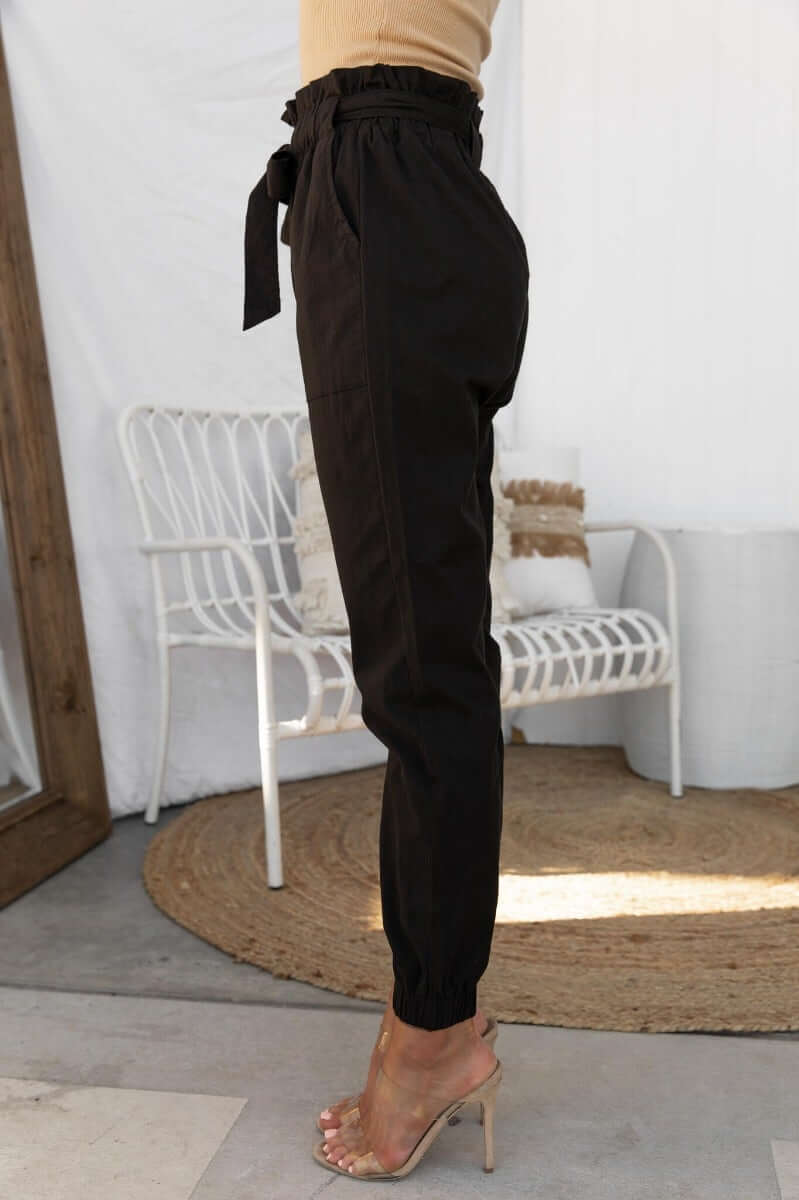 Zol Pants in black with elastic waistband and removable belt, featuring elastic cuffs and front pockets.