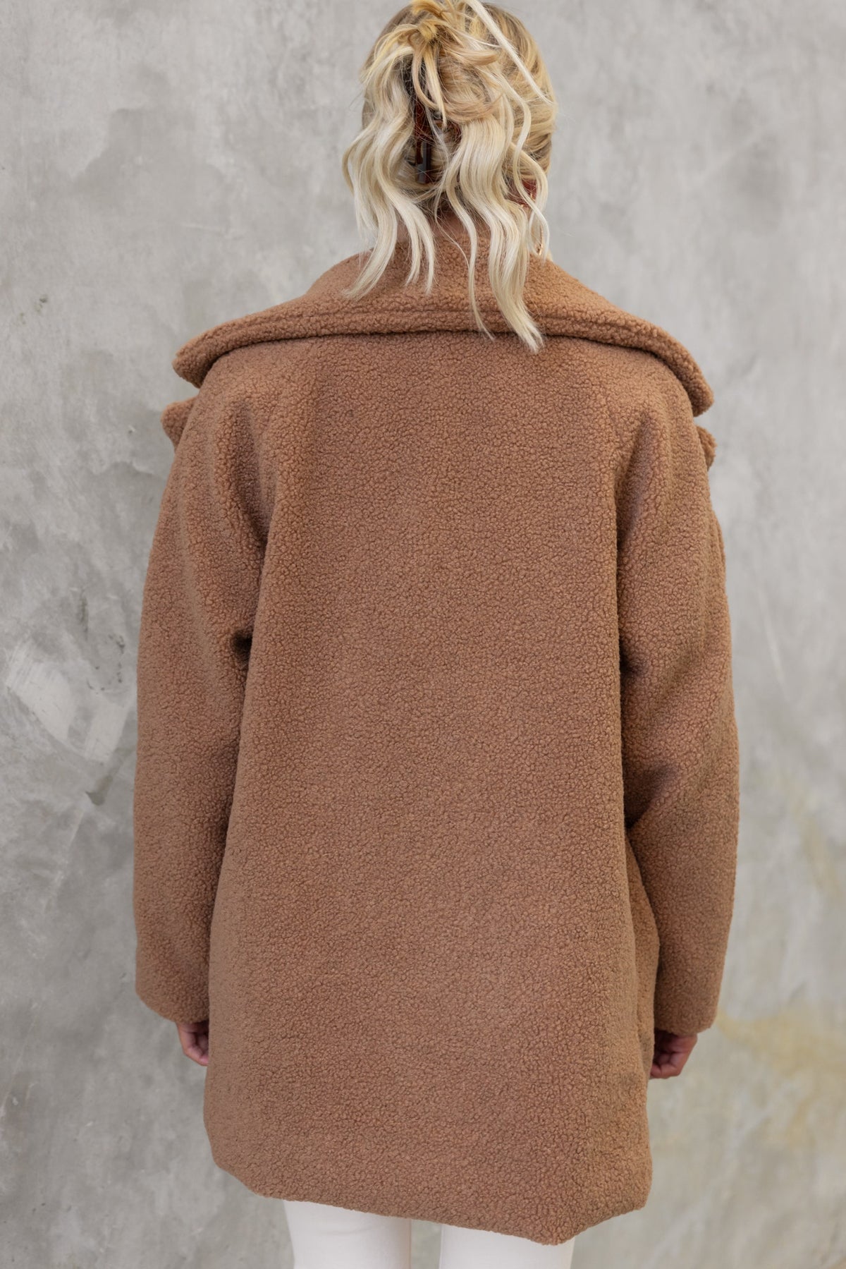 Back view of the Phala Coat in teddy material, featuring a relaxed fit and cozy collar.