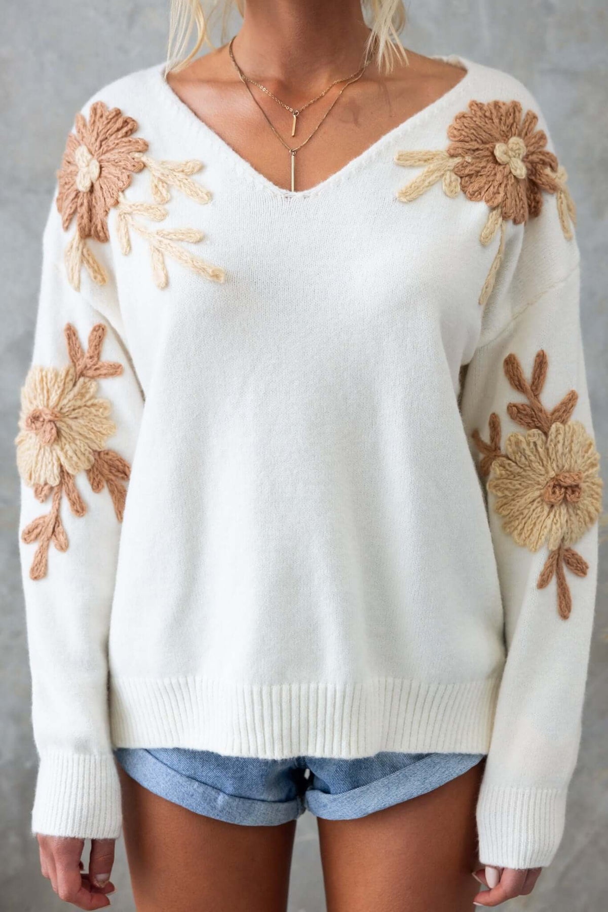 Capa Jumper featuring V-neckline, floral knit design, and relaxed fit, perfect for casual wear.