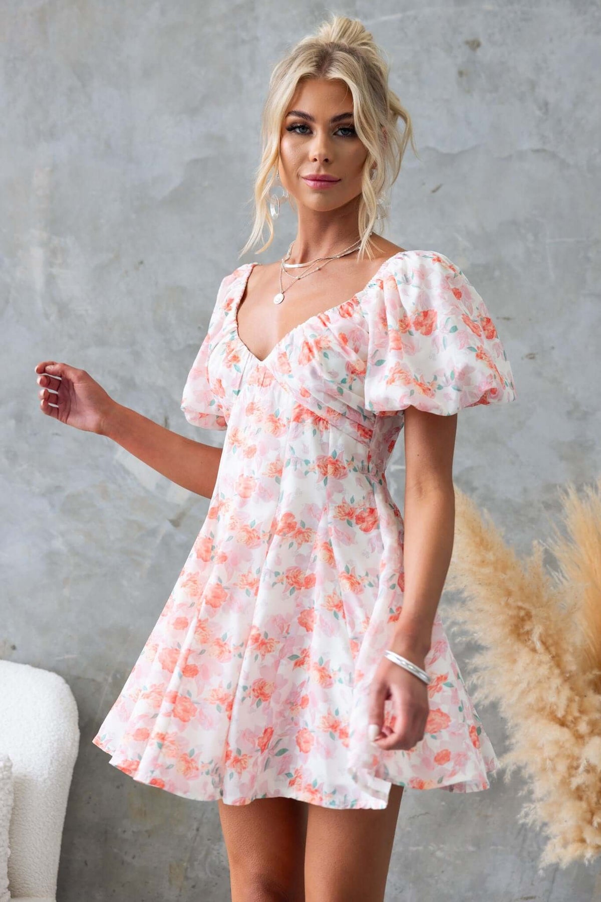 Feel Good Dress with floral print, elastic sleeves, low-cut back, perfect for summer outings.