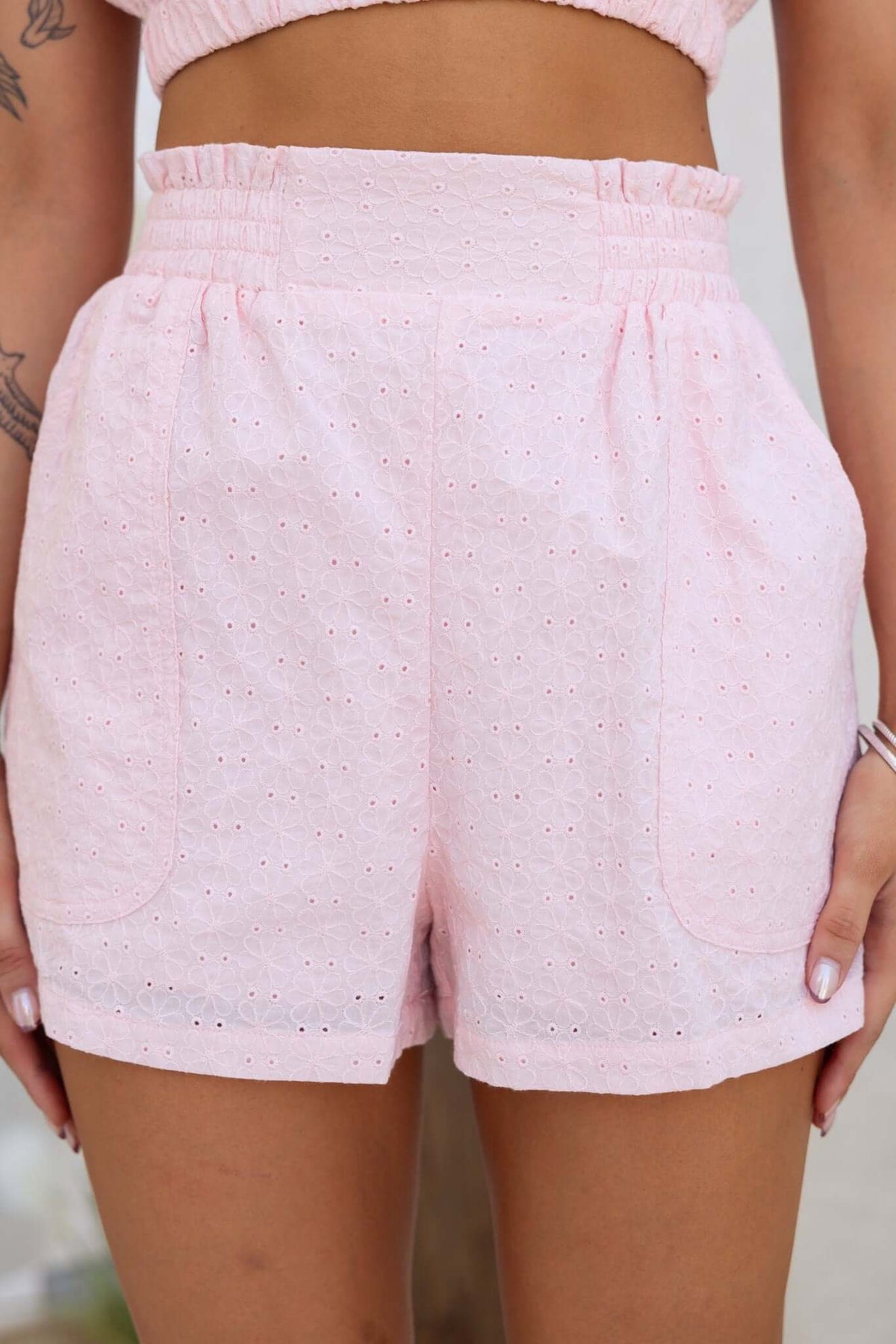 Ebba shorts in light pink, featuring a mid-high waist, elastic waistband, and pockets, made from 100% cotton.