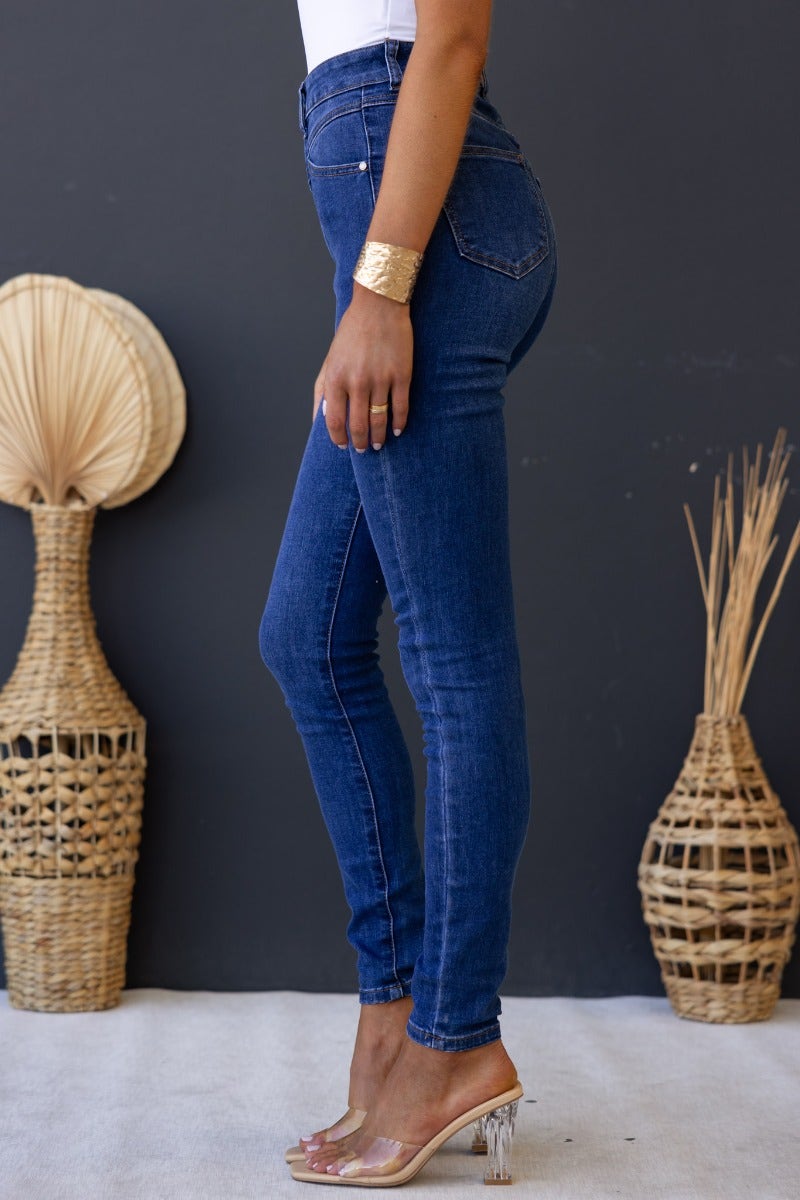 Freddy Jeans featuring a mid-high waist fit, front and back pockets, and stretchy denim fabric.