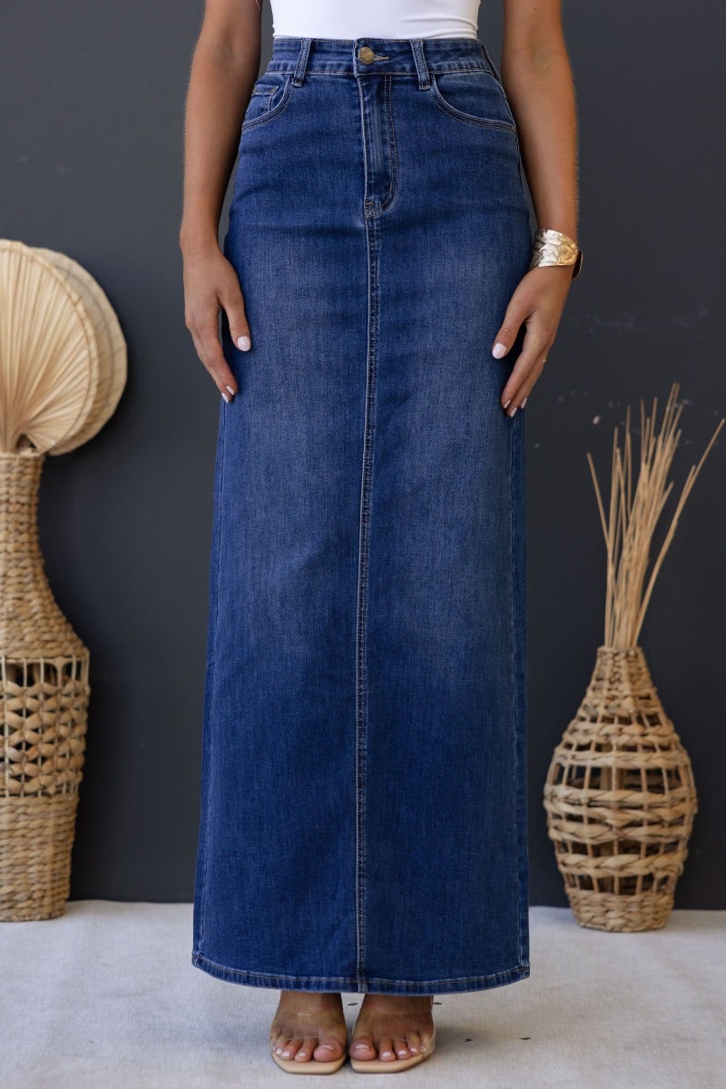 Xano Denim Maxi Skirt in dark blue with mid-high waist, pockets, and stretch material, perfect for casual outfits.