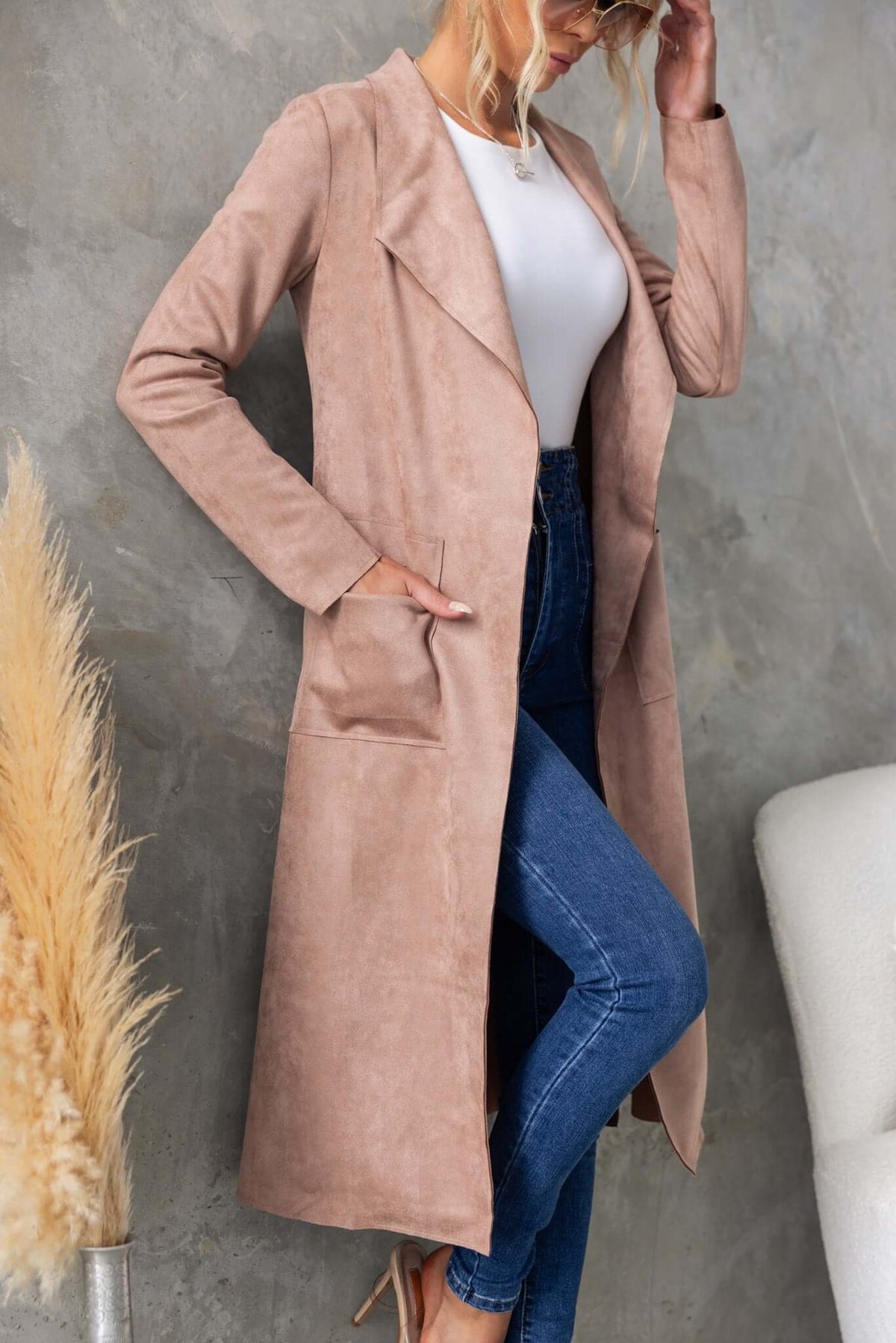 Stylish longline Hayley coat in soft suede look, featuring a draping lapel, side slits, and pockets.