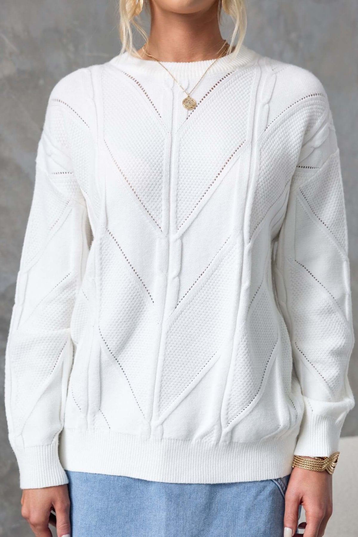 Becker Jumper in white, featuring round neckline and cable knit design, styled with a relaxed fit.
