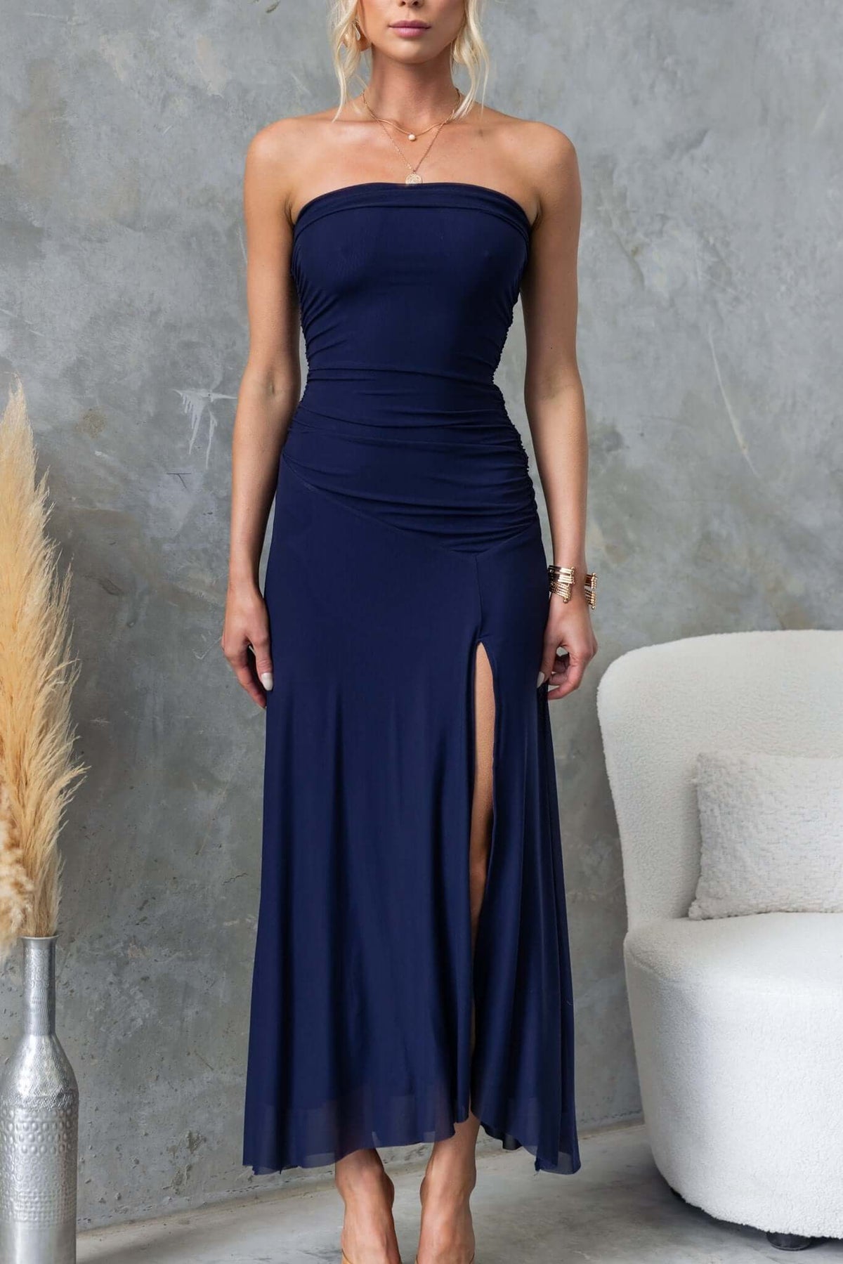 Strapless navy maxi dress with front split, made of stretch material, model wearing size 6/XS.