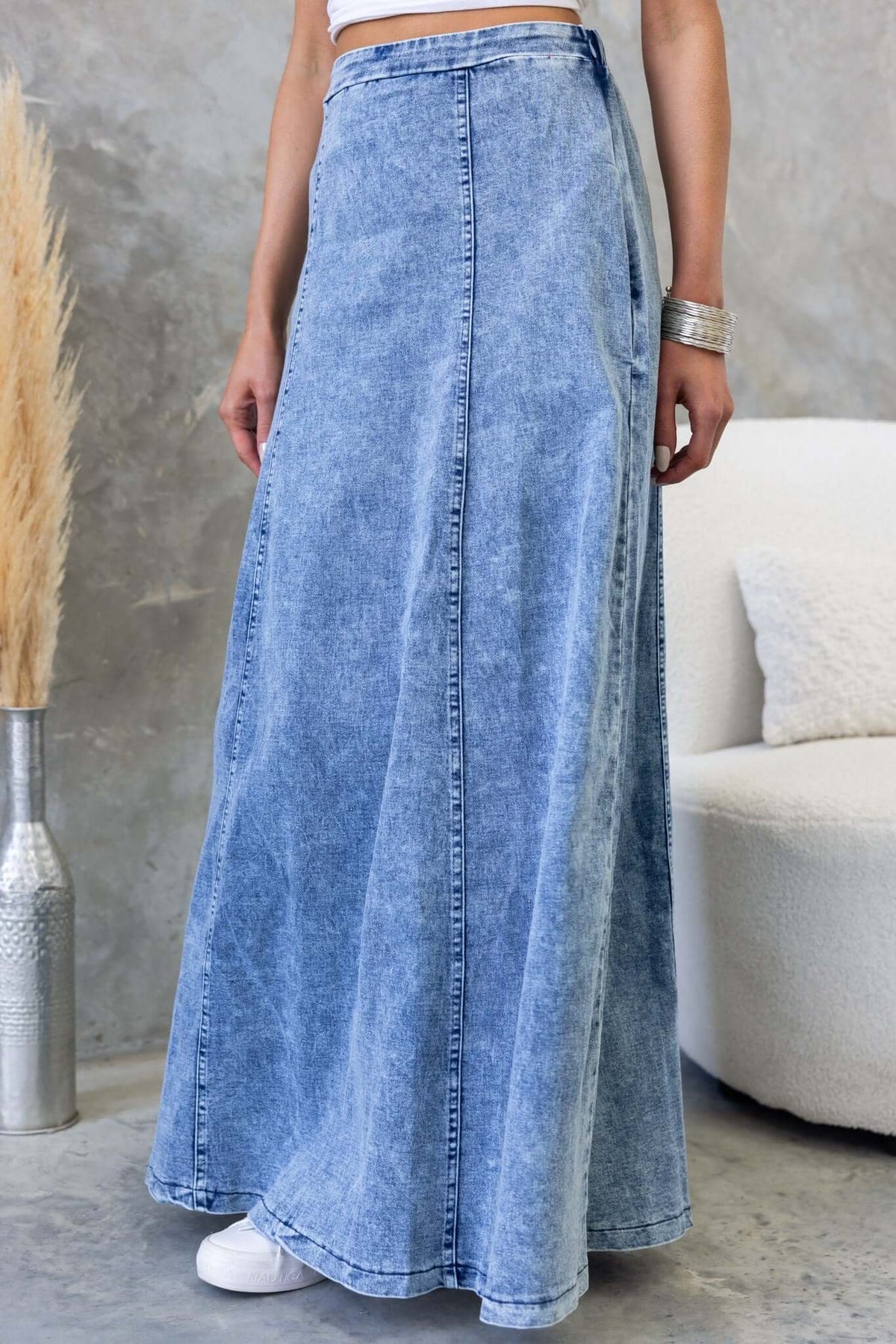 Model wearing a Jacquie denim maxi skirt with mid-high waist and pockets, styled with a casual top and sneakers.