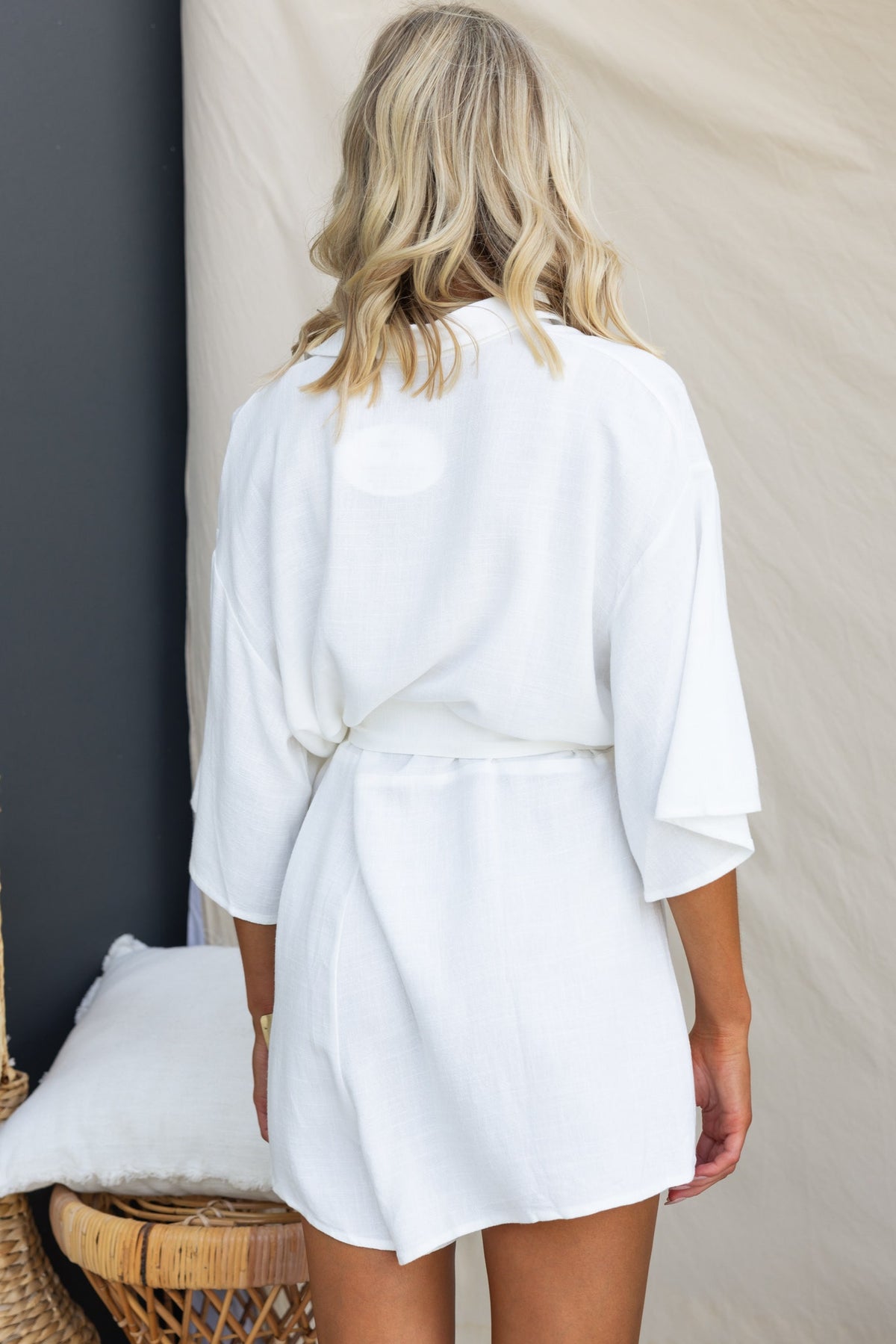 Stylish model wearing the Wyoma Playsuit, showing the back view in a relaxed fit with linen look.