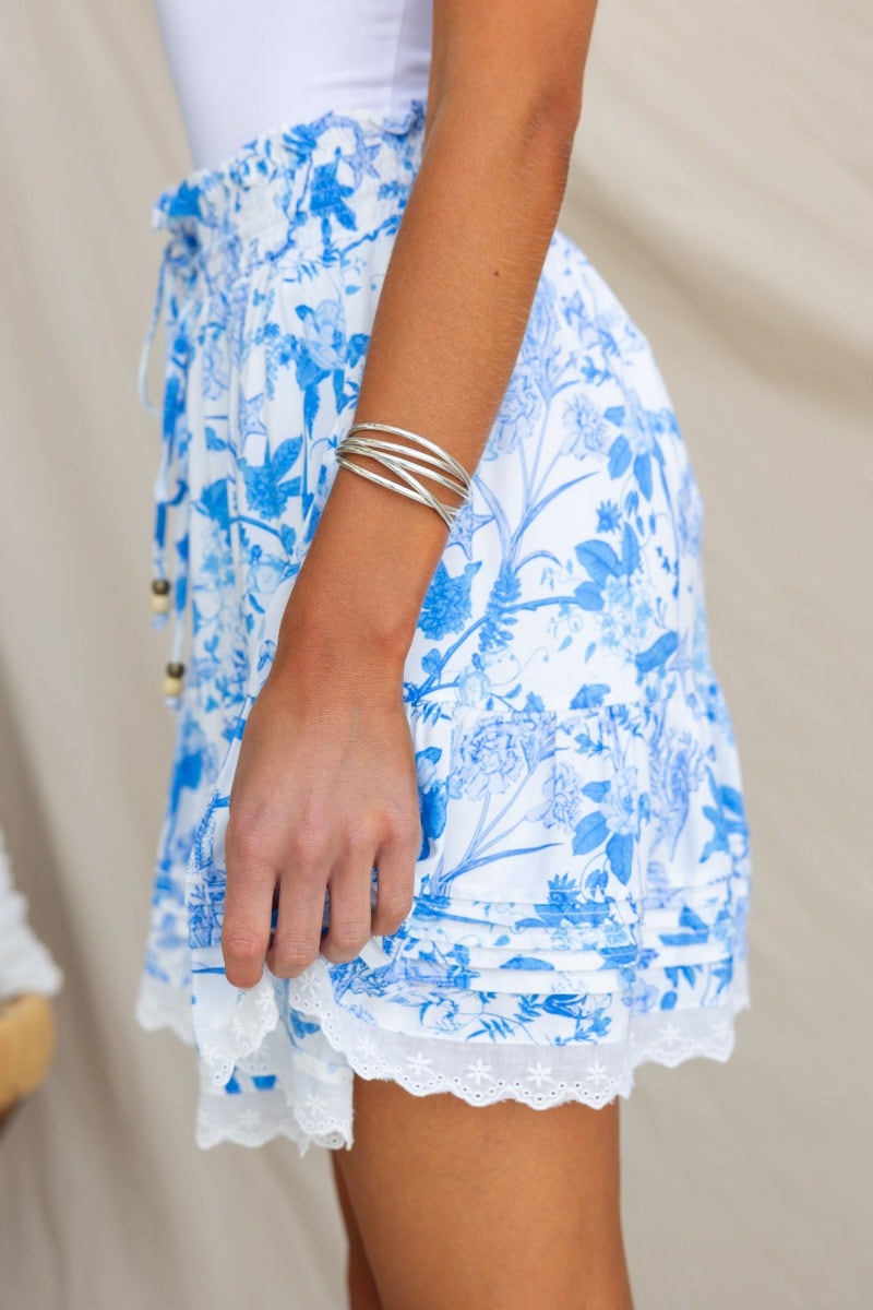 Floral print Sariah skirt with elastic waistband, blue tones, perfect for summer outfits.