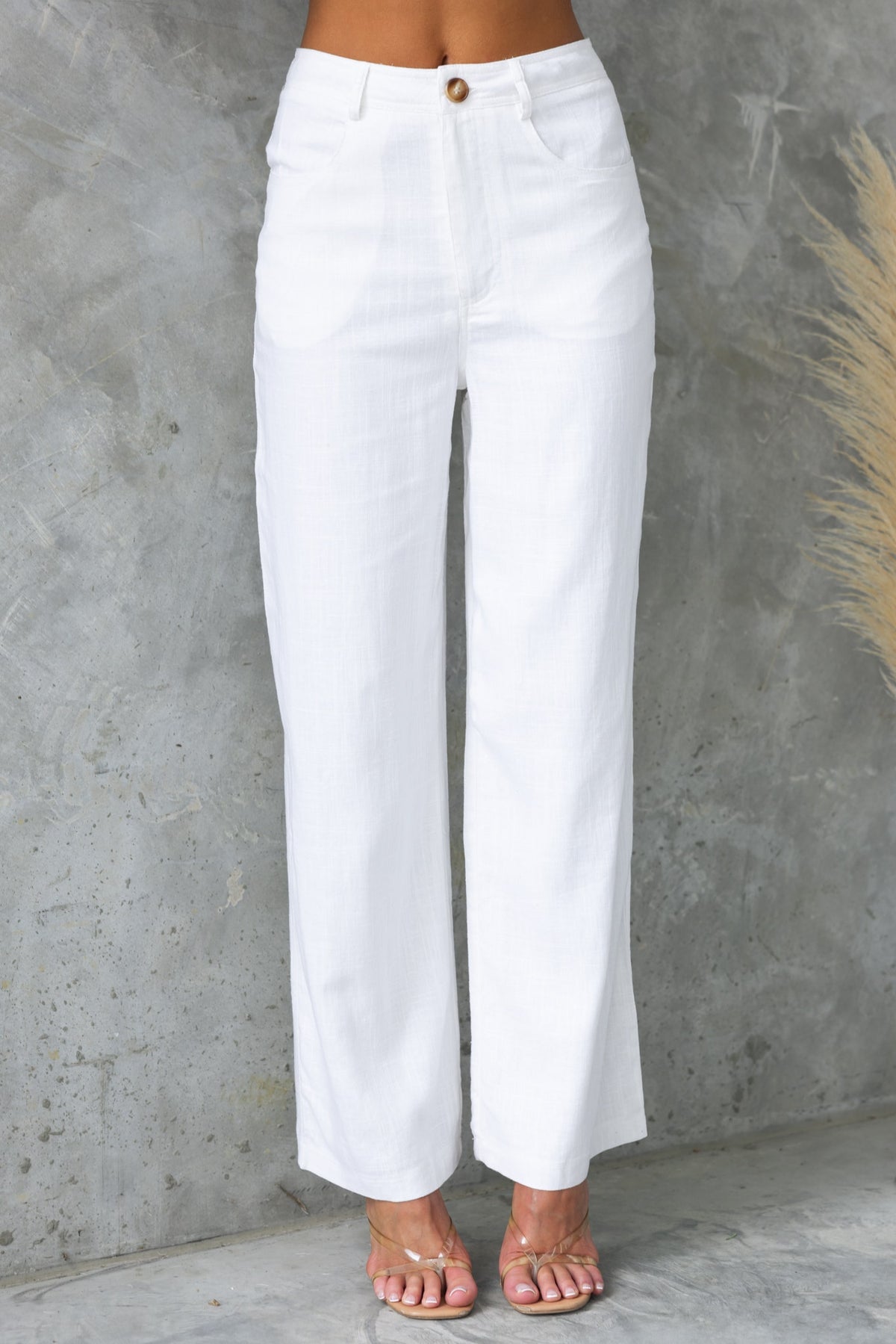 Aleo Pants in white with mid-high waist, front and back pockets, featuring a linen look and feel.