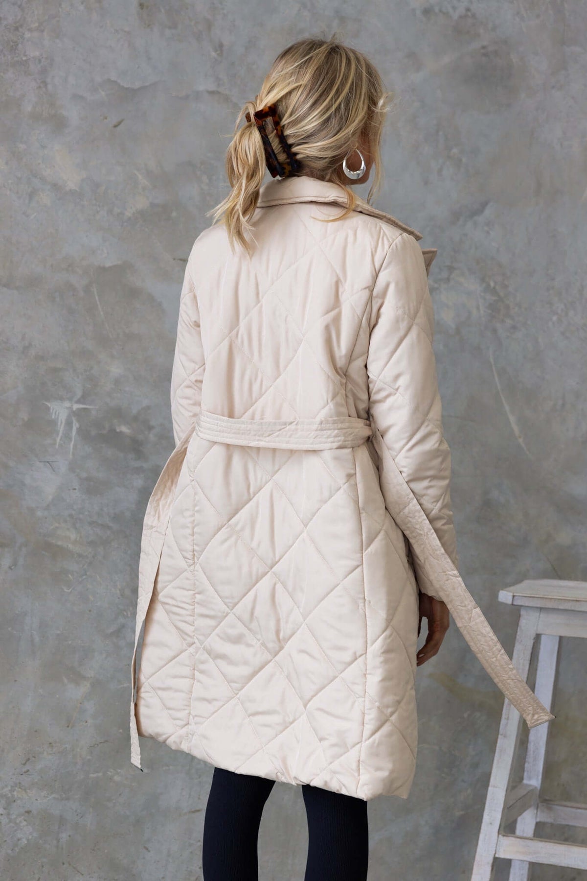Back view of the longline Chantel Coat in quilted style with removable tie.