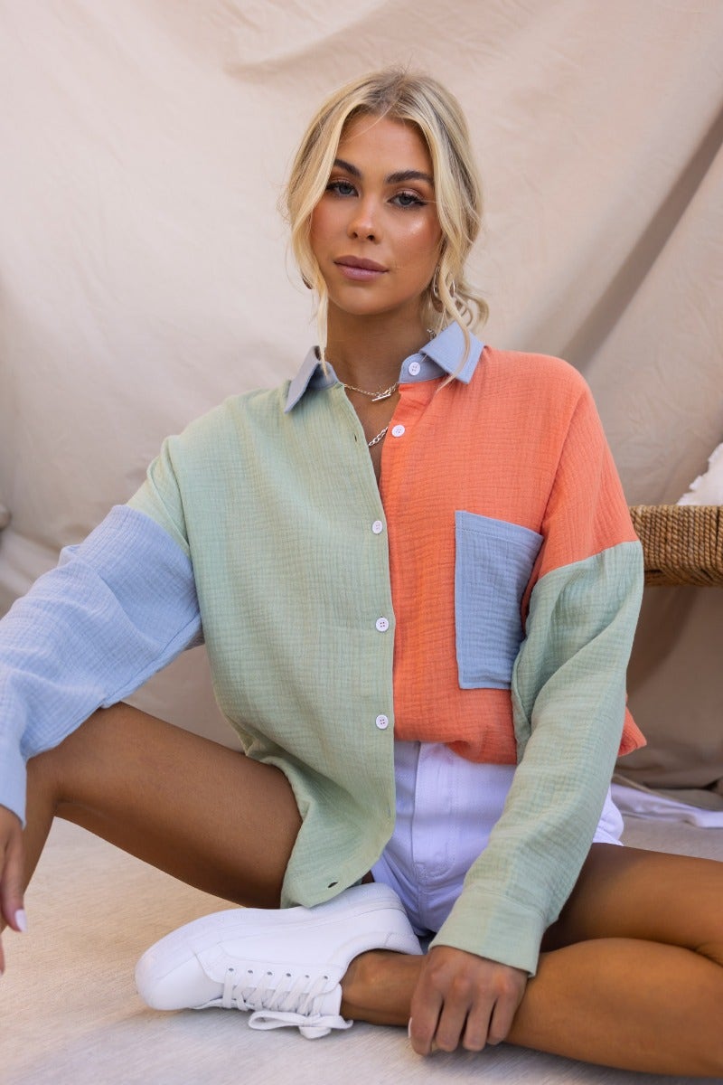 Atticus Top: Lightweight cotton button-up shirt in pastel colors, featuring a pocket at the bust and oversized fit.