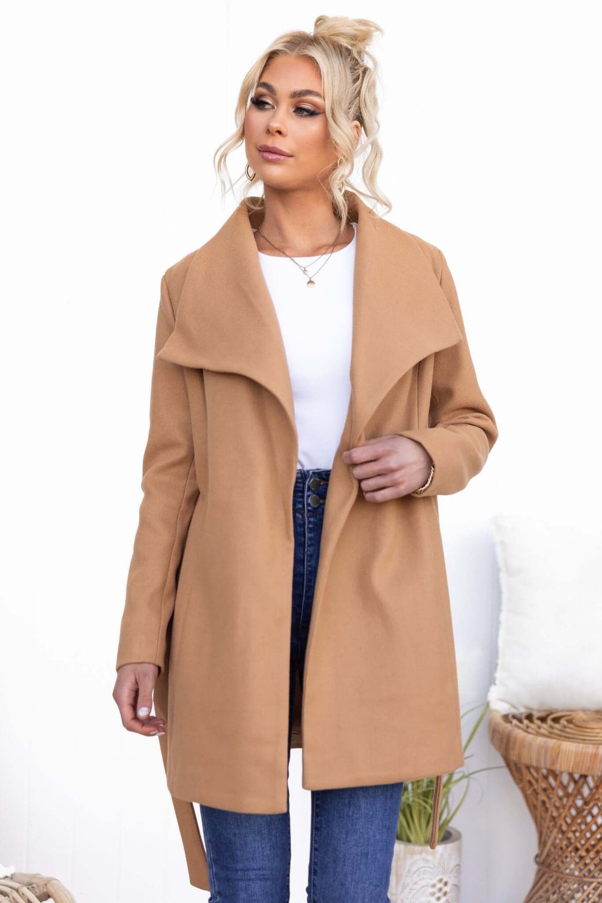 Stylish camel-colored jean coat with removable collar, paired with jeans and a white top, perfect for casual outings.
