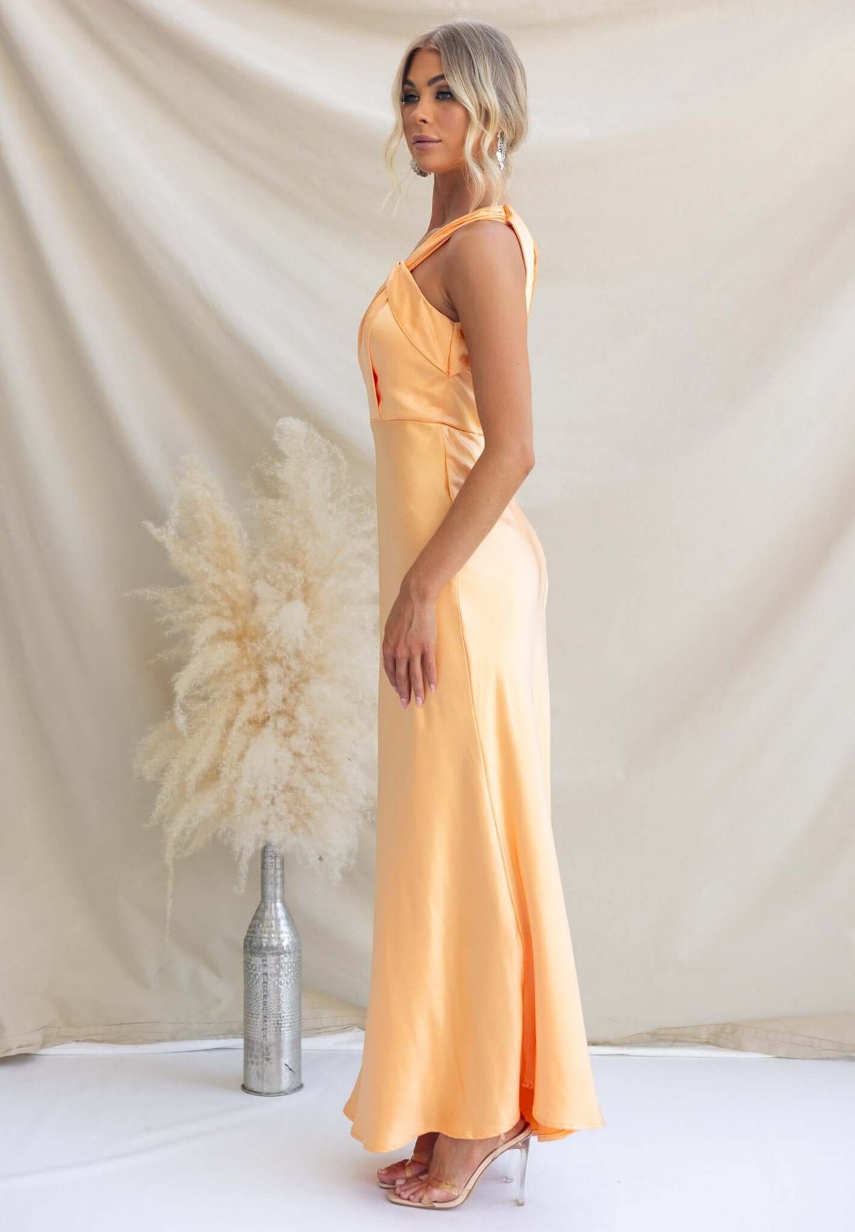 Utori Maxi Dress - Elegant One-Shoulder Style Amaroso Boutique Utori Maxi Dress - Elegant One-Shoulder Style Amaroso Boutique