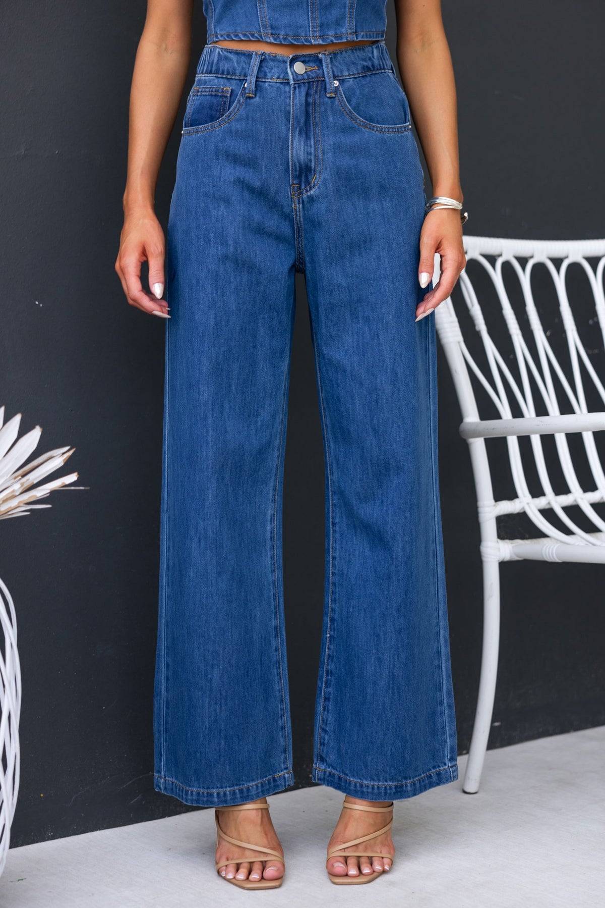 Sierra Jeans in a wide-leg style with a mid-high waist fit, showcased on a model against a minimalist backdrop.