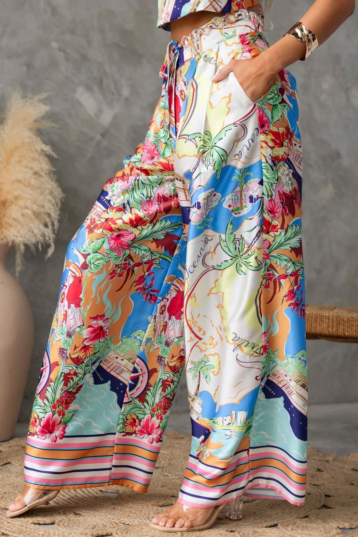 Colorful floral patterned Saluzzo Pants with mid-high waist and pockets, perfect for stylish summer wear.
