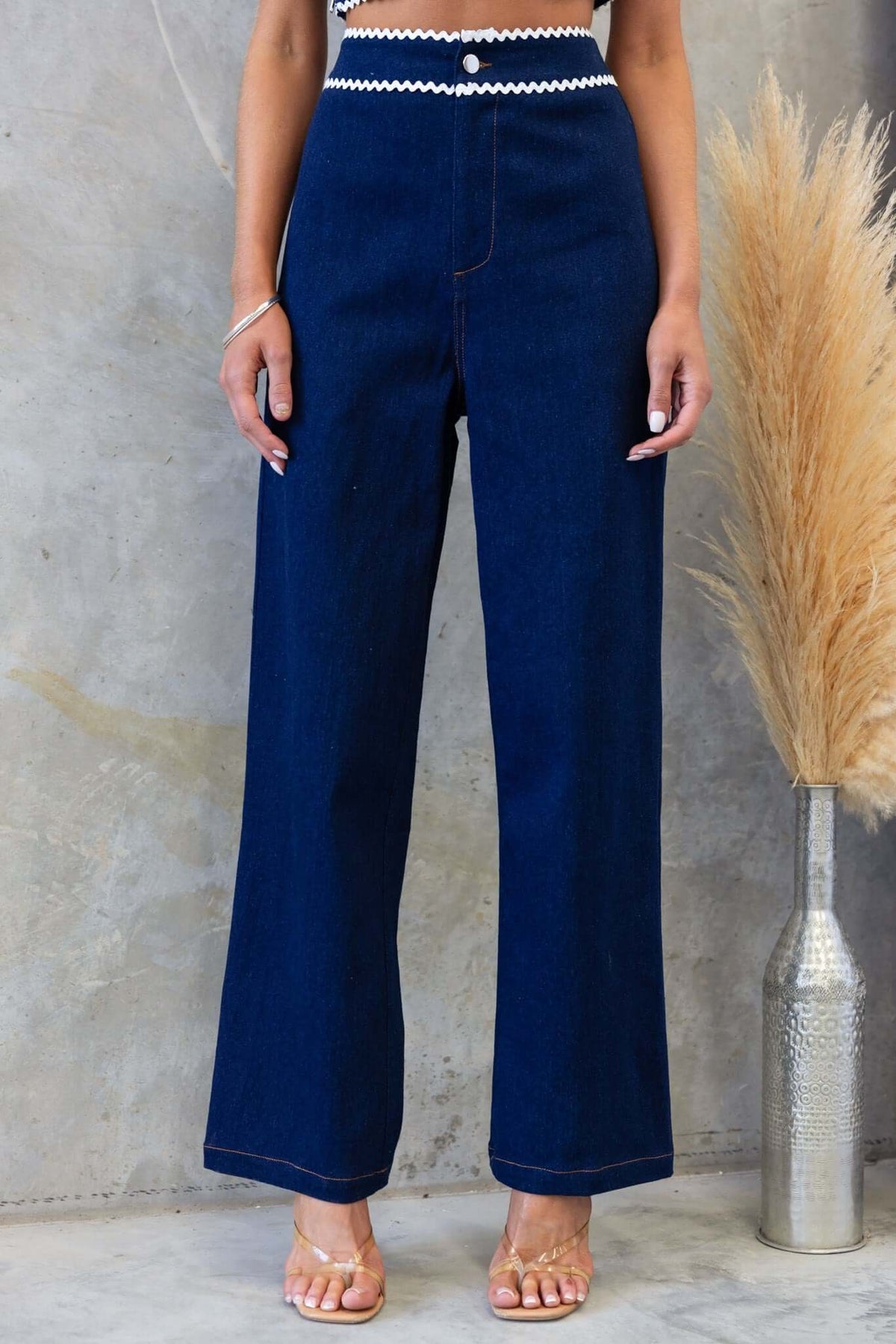 Favara Jeans with mid-high waist fit, featuring a denim fabric. Model wears size 6/XS standing against a neutral backdrop.