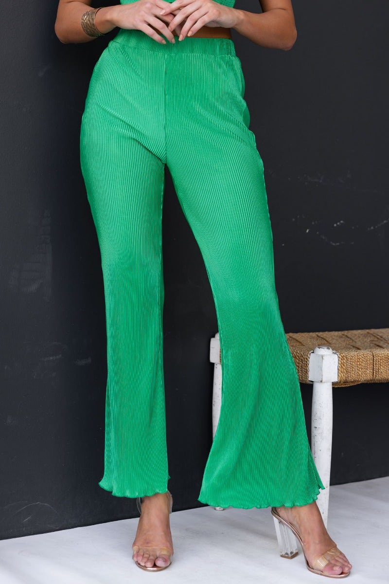 Harvie Pants in vibrant green featuring accordion pleats, elastic waistband, and lightweight stretch material.