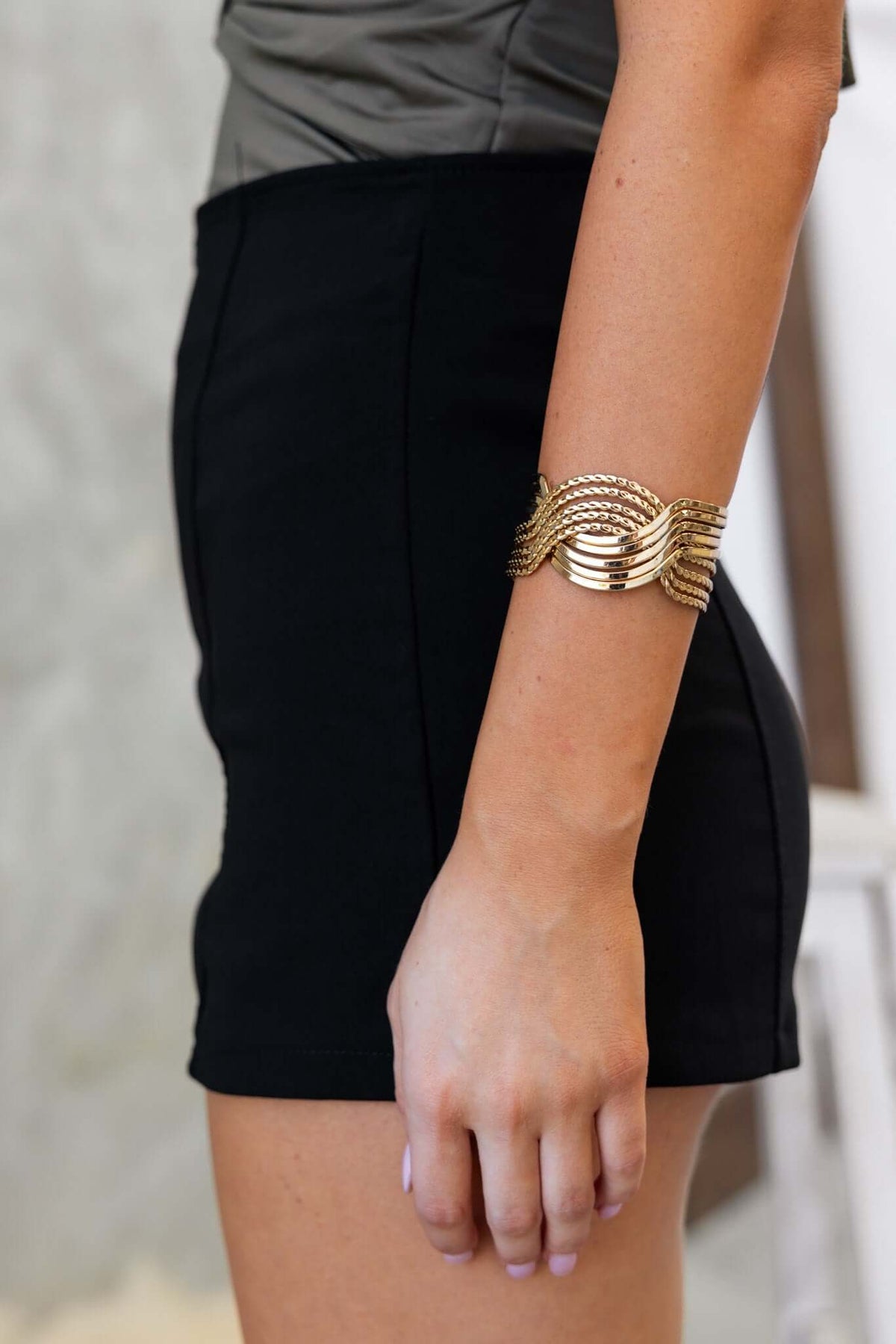 Model wearing black Holland shorts with a stylish gold bracelet, showcasing a mid-high waist fit.