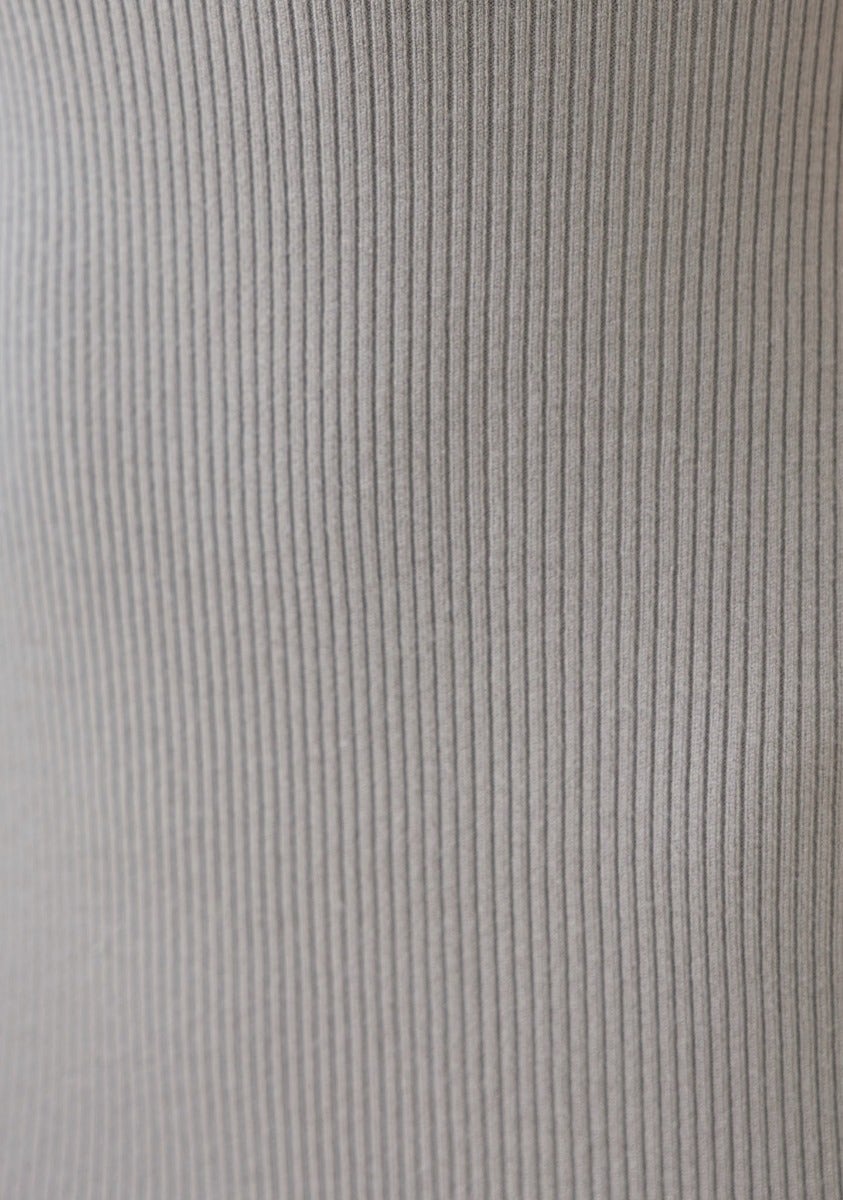 Close-up of ribbed knit fabric in light gray, showcasing texture of the Ulina Midi Dress.