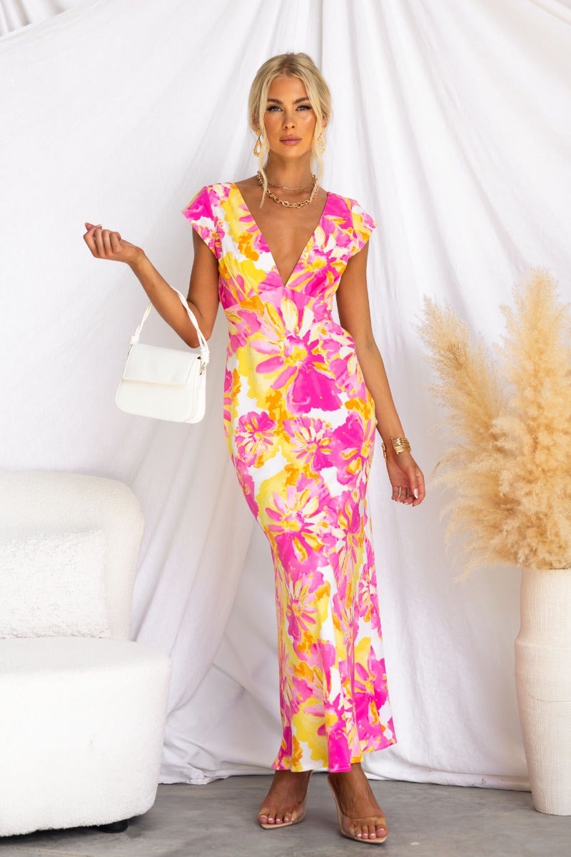 Floral print maxi dress with V-neckline and cap sleeves, featuring a twist detail at the back.