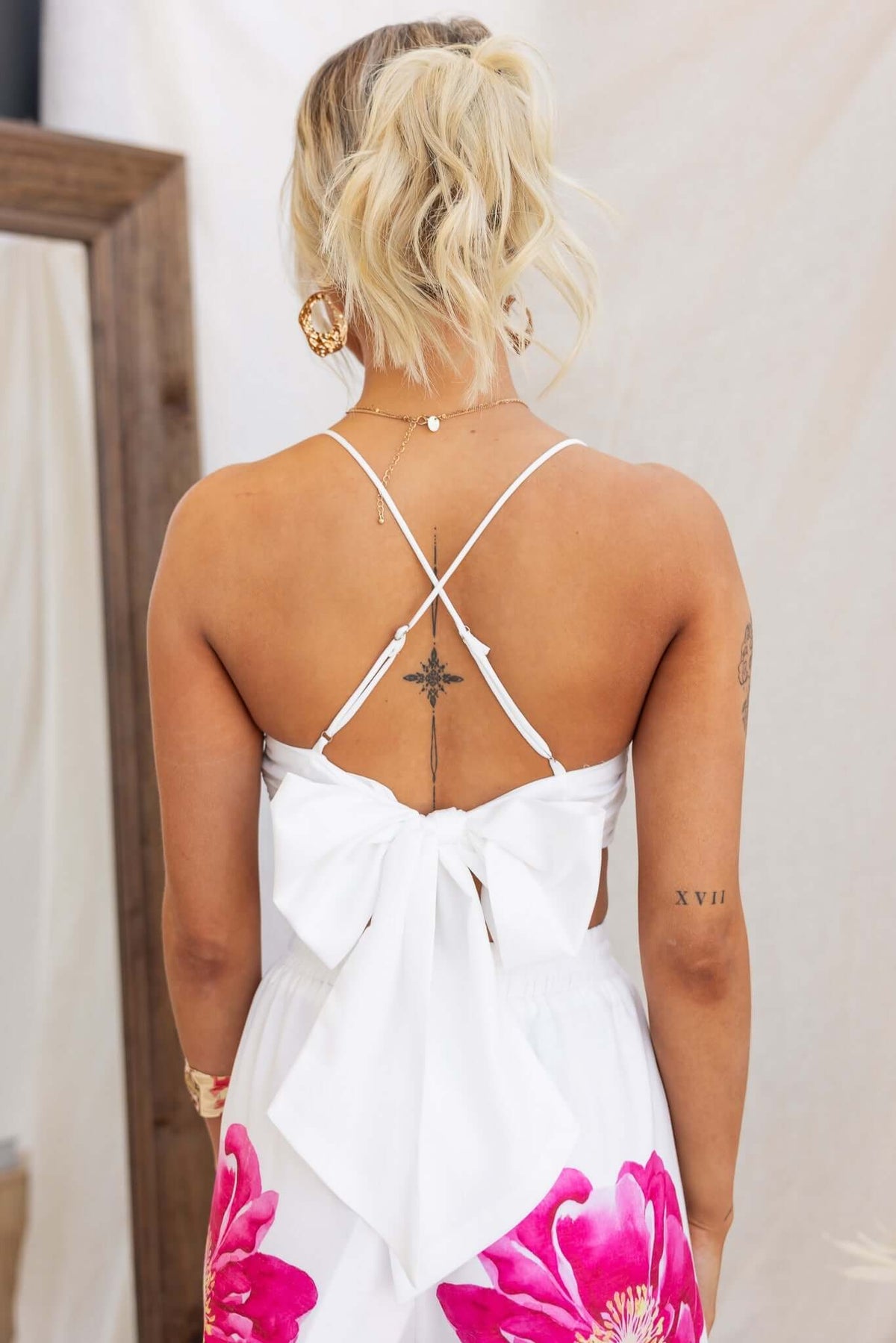 Back view of Faly Top featuring adjustable straps and a stylish attached tie, made from lightweight cotton.