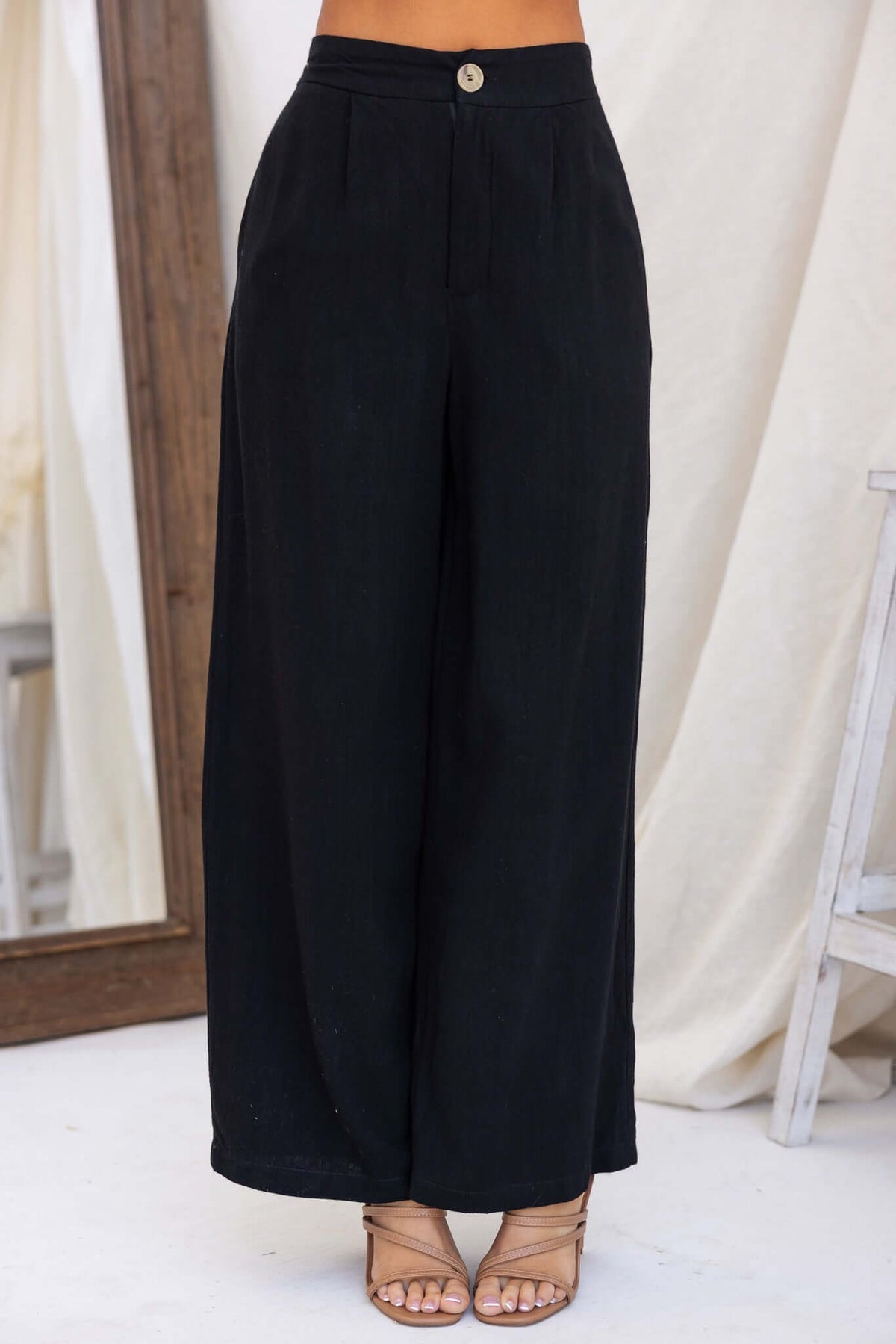 Bexley Pants in black, featuring a mid-high waist, elastic waistband, pockets, and a linen look. Model wearing size 6/XS.