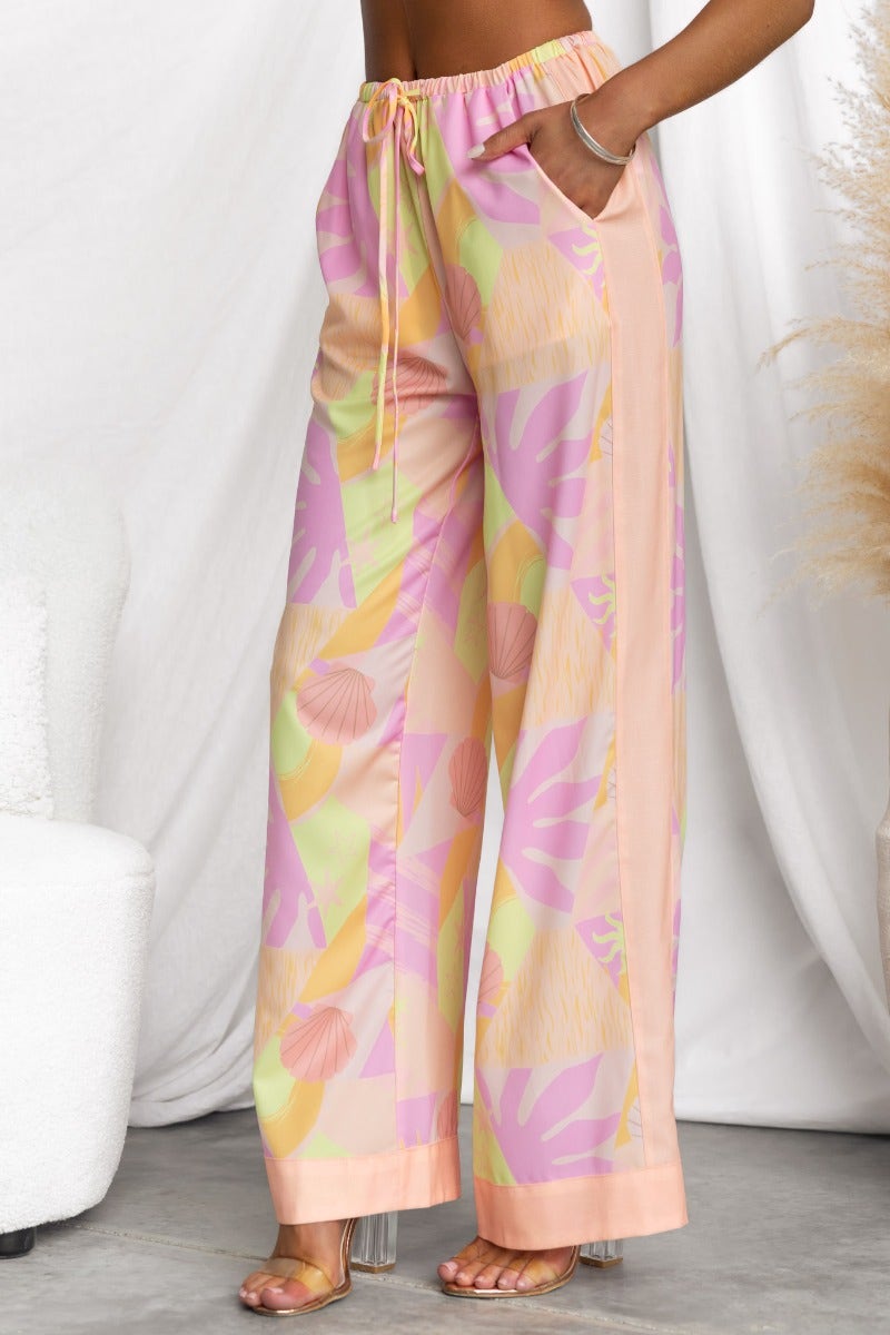 Colorful Ibiza Pants with abstract print, mid-high waist, elastic waistband, and side pockets for trendy style.