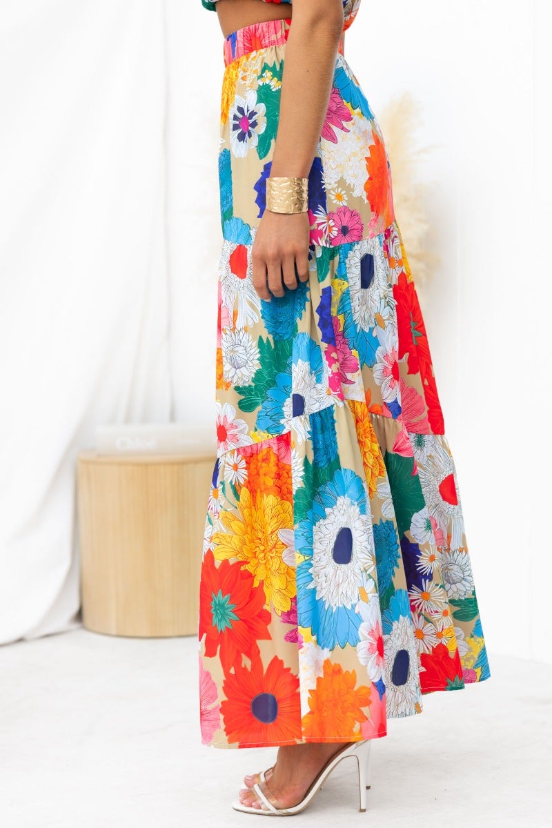 Colorful floral print maxi skirt with mid-high waist and elastic waistband, perfect for summer fashion.