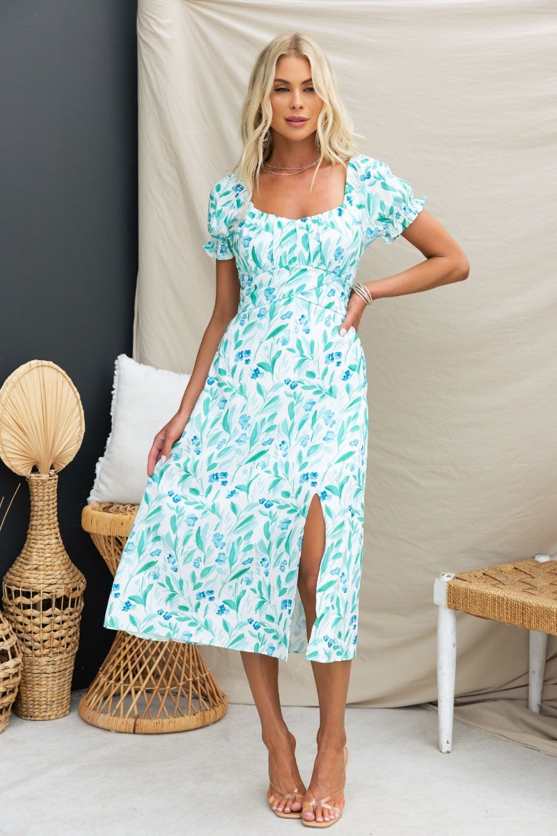 Floral print Teava midi dress with sweetheart neckline and front split, featuring elastic sleeves and pockets.