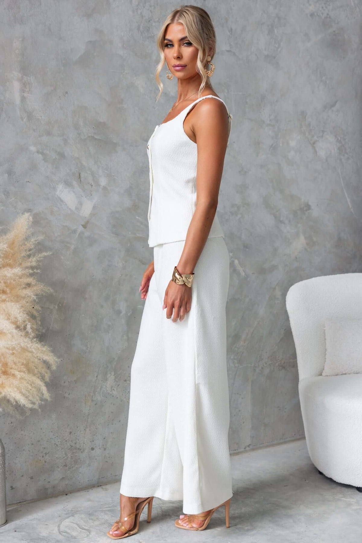 Elegant white Dearly Set featuring a square neckline top and mid-high waist pants in soft chenille fabric.