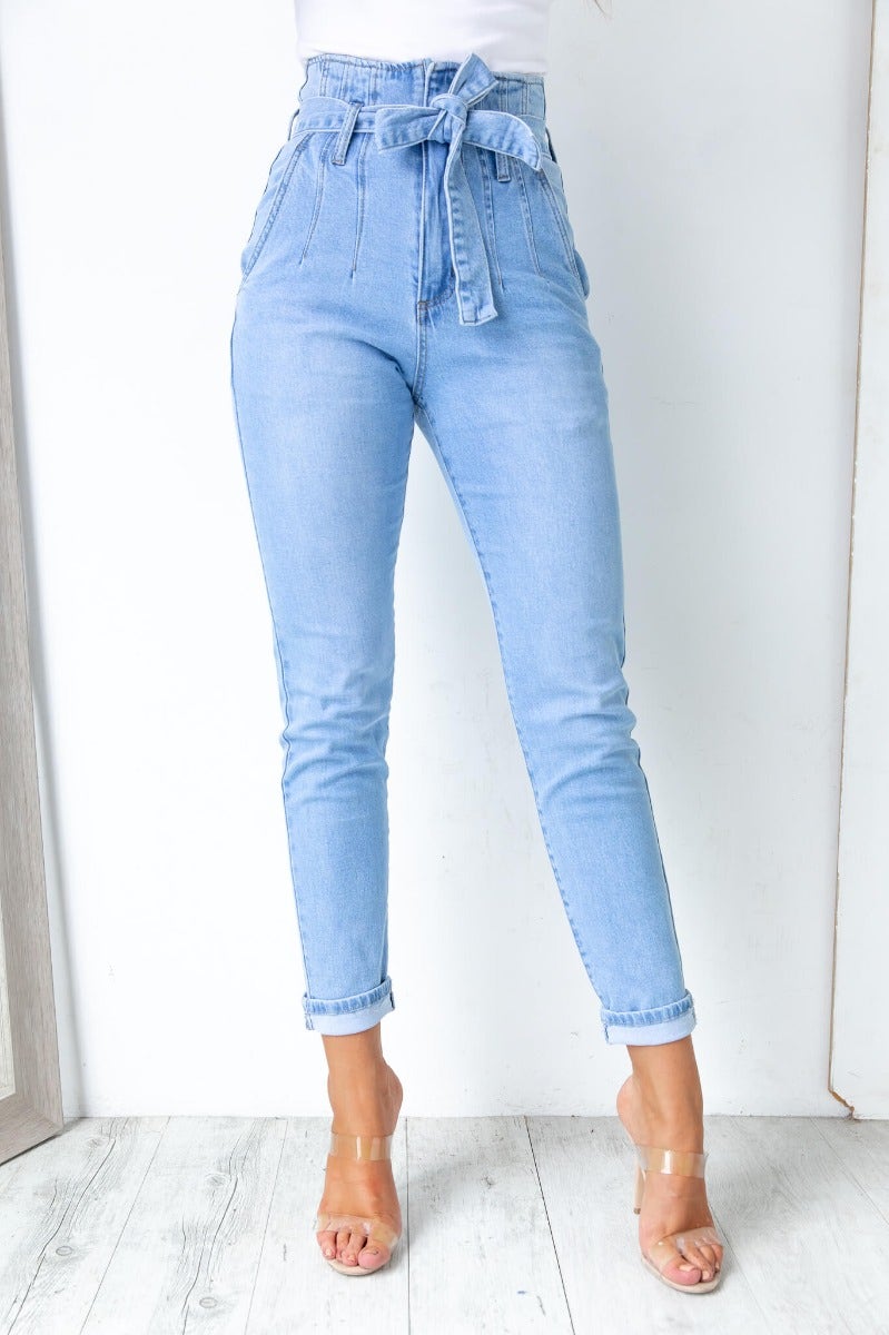 High waist New Hope paper bag jeans with removable belt and pockets, shown in light blue denim.