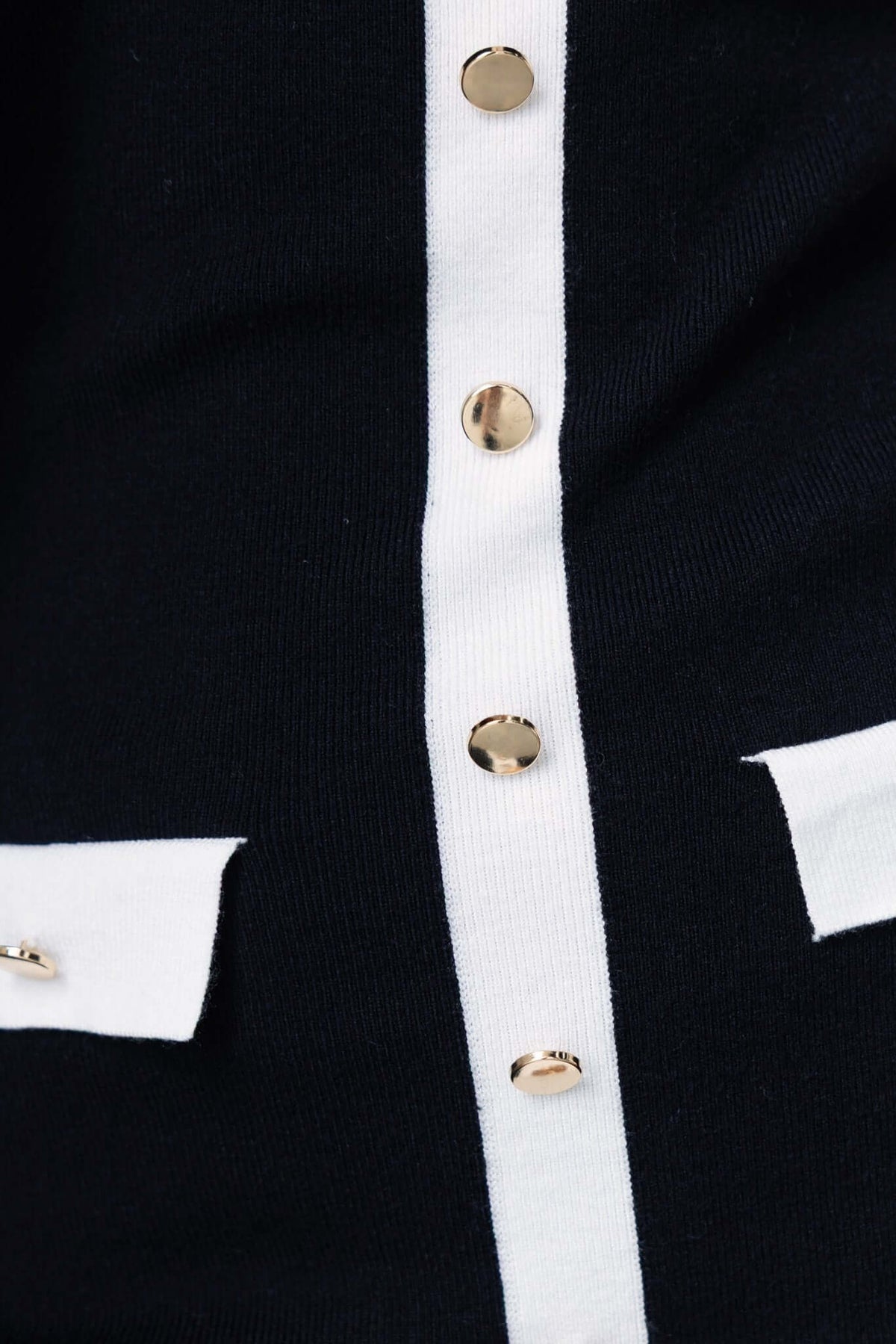 Close-up of Qulver Maxi Dress featuring faux buttons and pockets in ribbed knit material.